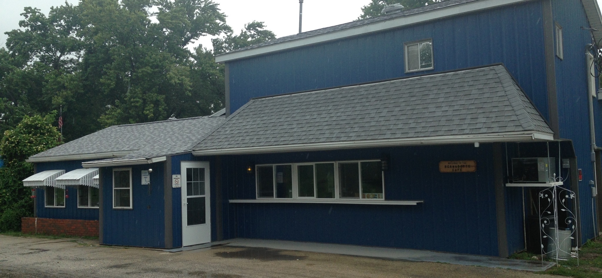 Bernadotte Cafe open again!