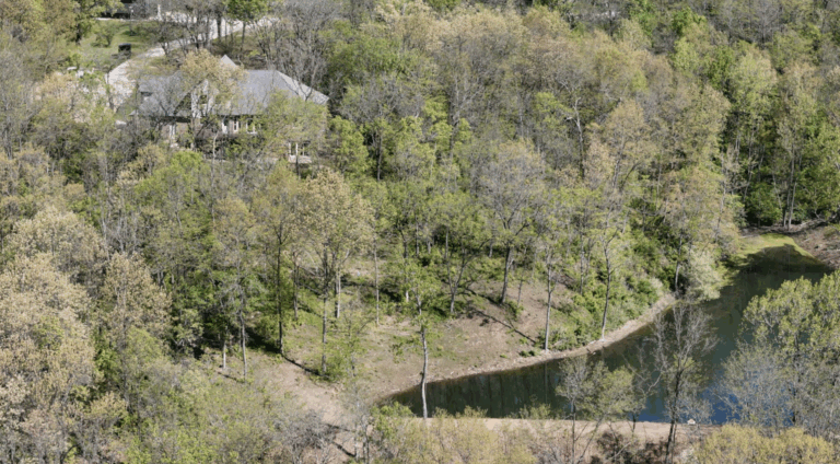 78 Acres for Sale in Peoria County Illinois with Luxury Home and Trophy Whitetail Hunting